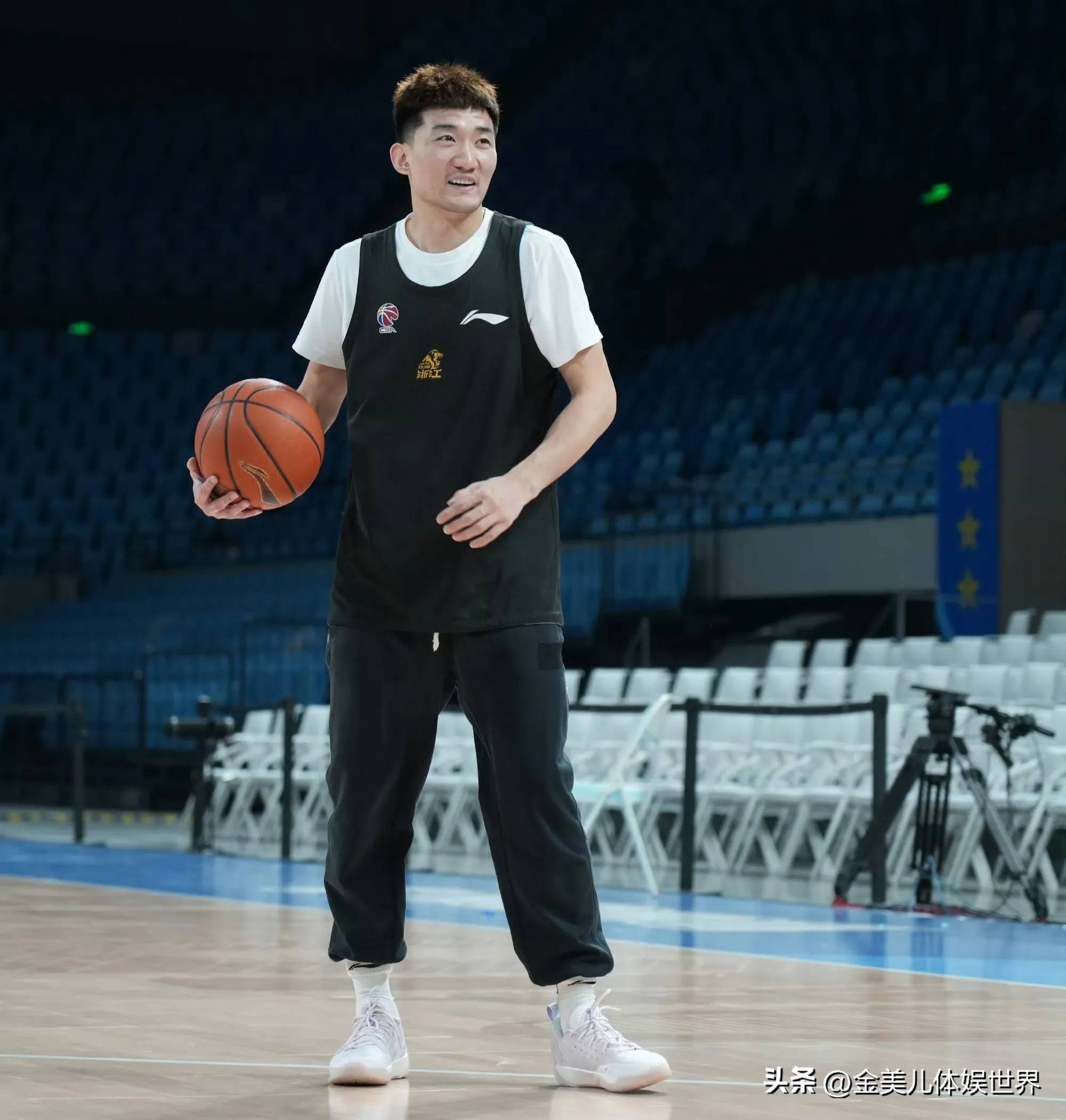 广厦男篮发布备战花絮，今晨止住颓势，全明星赛任务艰巨，身体对抗强度拉满的简单介绍-jiuyou